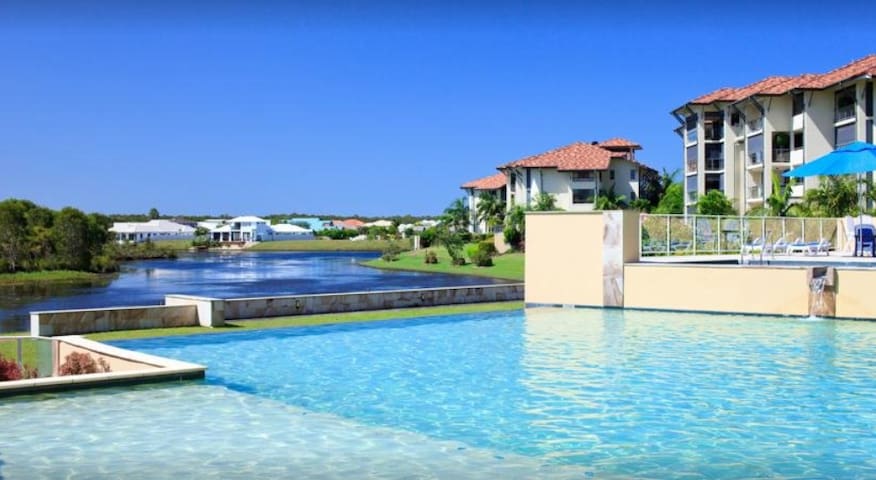 Spacious 2 Bedroom Apartment Magnificent Views gallery image 2