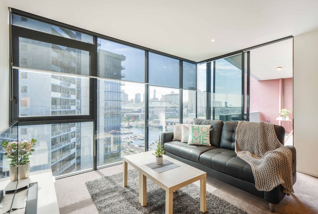 Living room with a view of the harbour.