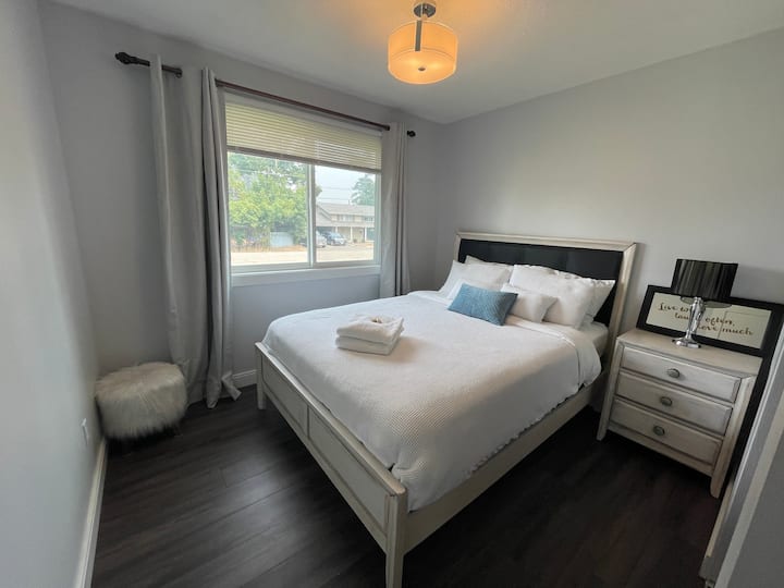 bedroom 3 ( main floor)