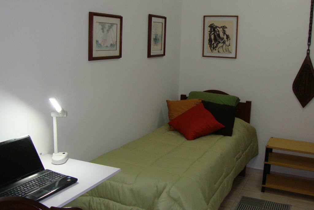 Quarto espaçoso e aconchegante.