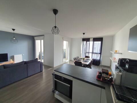 Close to Stadium, Lounges, Transportation, Station/Airport