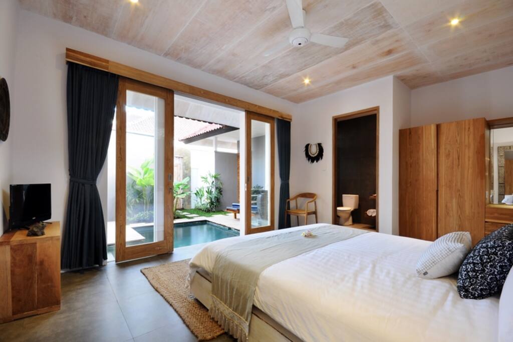 Lux King Bed with quality Linen