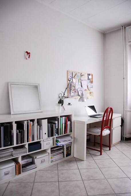 Laptop desk