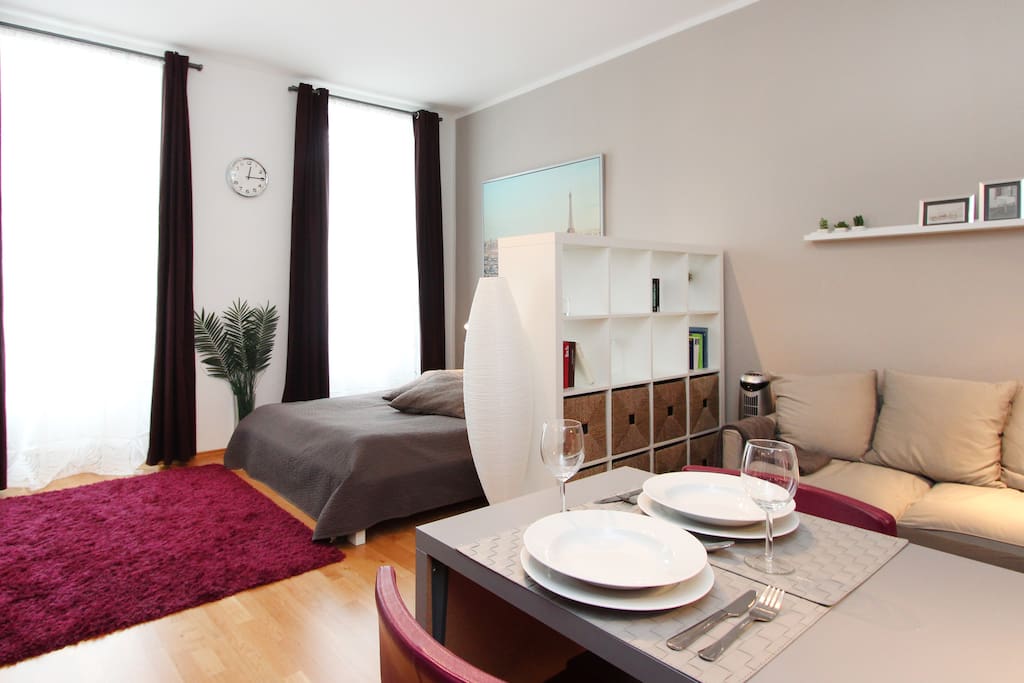 Wohnzimmer mit Küchenzeile / livingroom with kitchenette