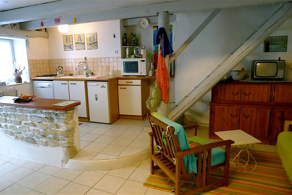 Une grande pièce au rez-de-chausseé