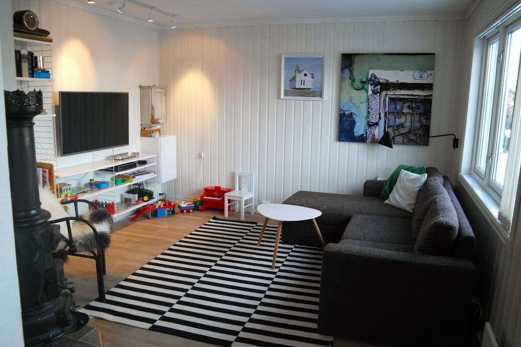 TV-/ playroom with fold-out sleeping sofa for two.