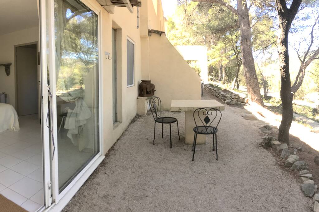 une grande terrasse privative