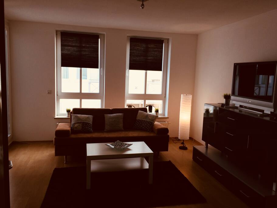 ... in der Wohnung steht Kabelfernsehen zur Verfügung.
