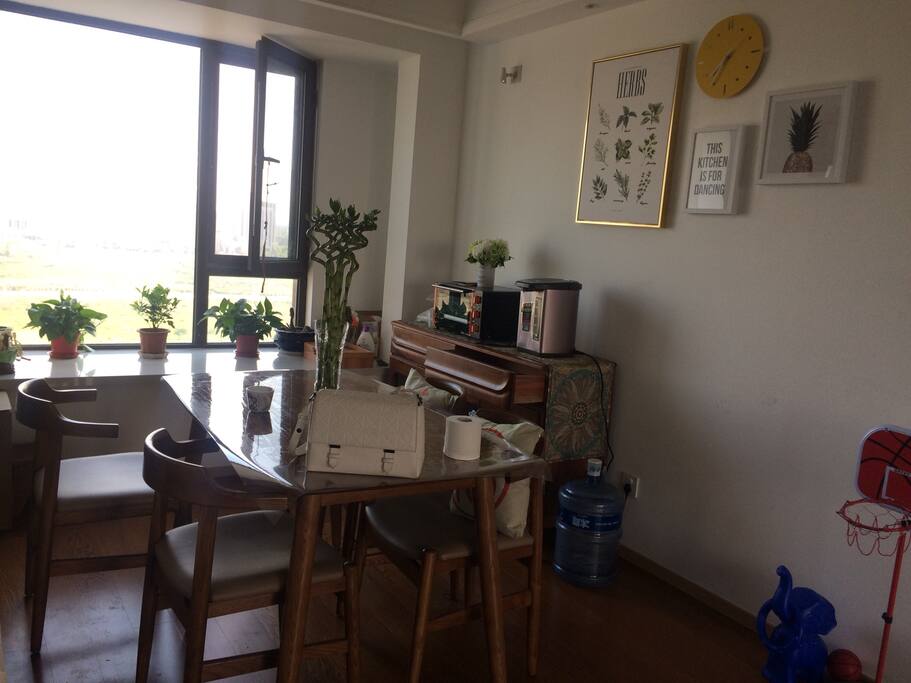 简约大气 电水壶直接饮水 烤箱可以做些小点心