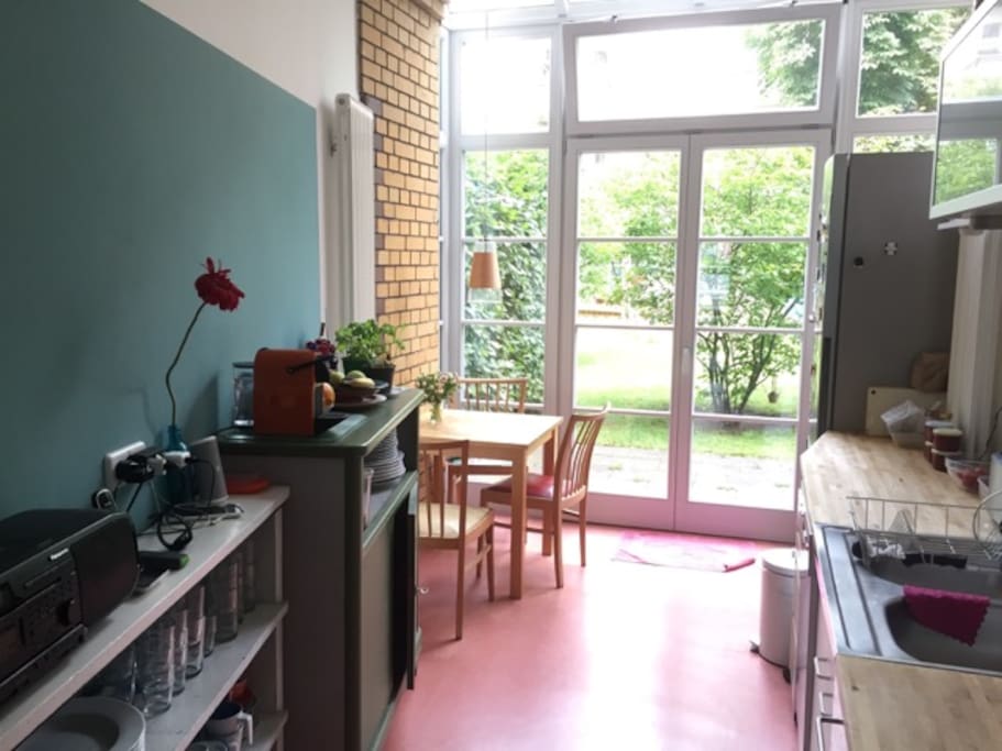 Kitchen with garden