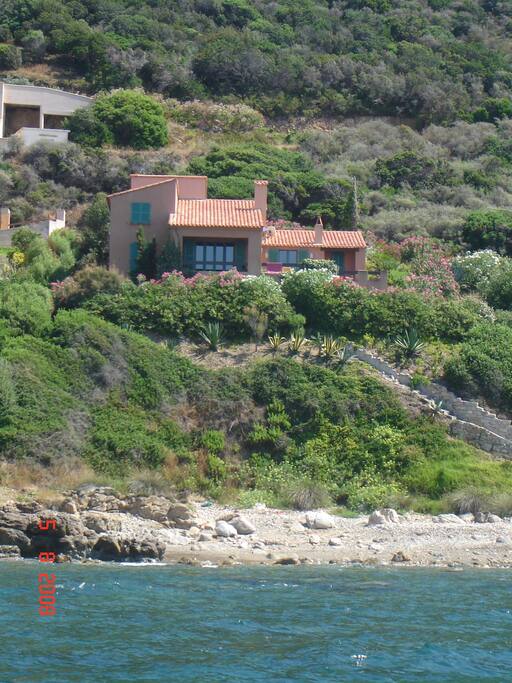Isolée, avec votre plage au pied du jardin