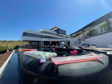 Silverfield Villa ULTIMATE Rental as seen on TV!