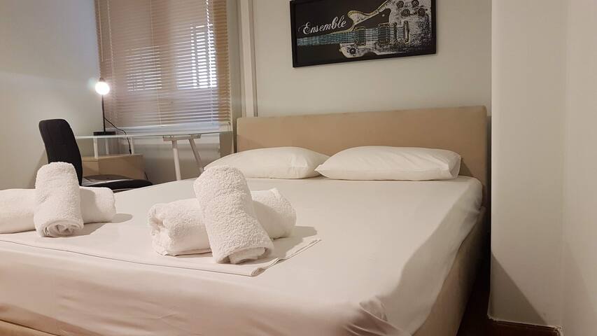 Violet apartment – Athens Center, 7 BD, 3 BATH gallery image 2