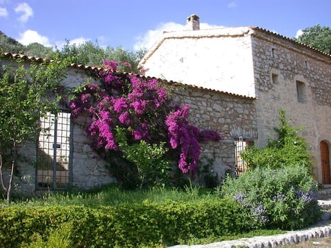 The Barns: Farmhouse 1763