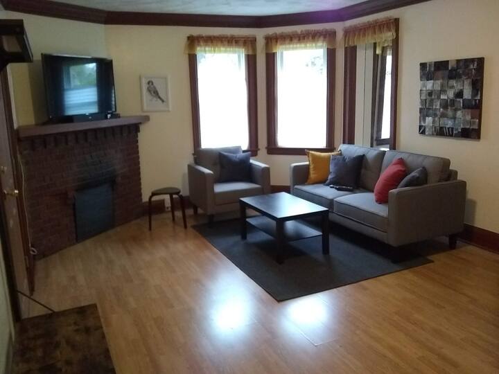 High Park Bloor West Village 1+Den in House Apartments for Rent in