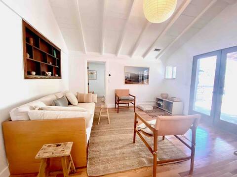 Casa la Luna: a peaceful modern rustic cottage