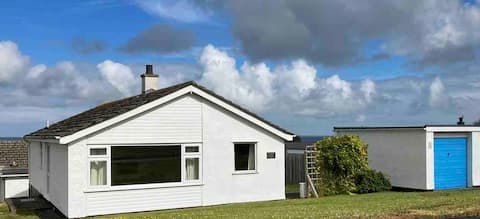 Bedroom sea view, enclosed rear garden, parking