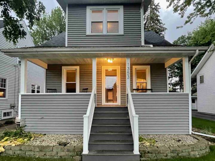 Lake Winnebago Retreat Houses for Rent in Oshkosh, Wisconsin, United