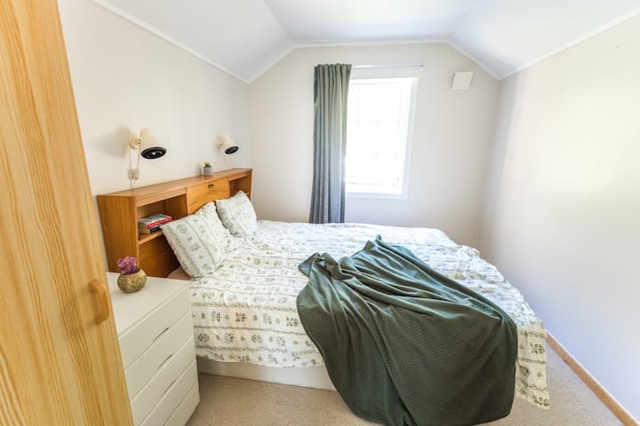 Druhé poschodie, manželská posteľ, spálňa 5