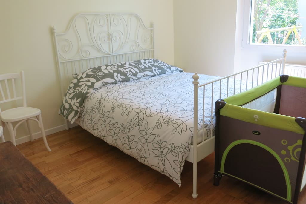 Babies and toddlers are welcome! We can also provide an extra matress for a child or teenager. Or you might prefer to also rent our 2nd homestay bedroom, right accross the corridor.