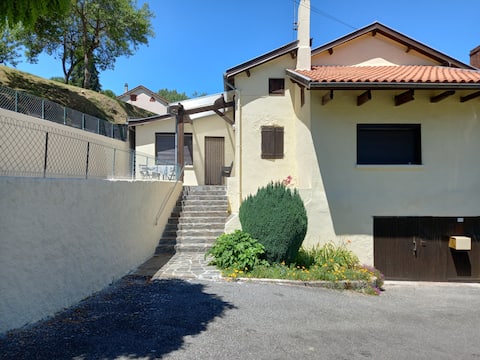 COZY AND PLEASANT HOUSE