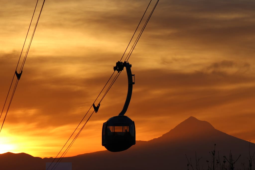 Portland only Aerial Tram just a 10-minute walk north.