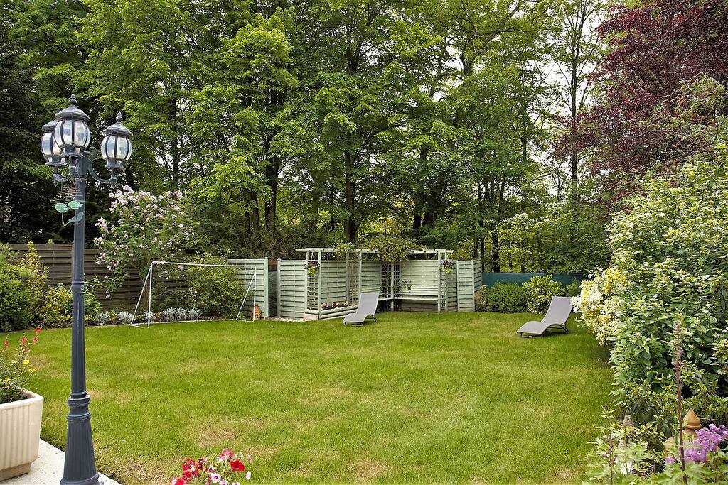Le beau jardin clos.
