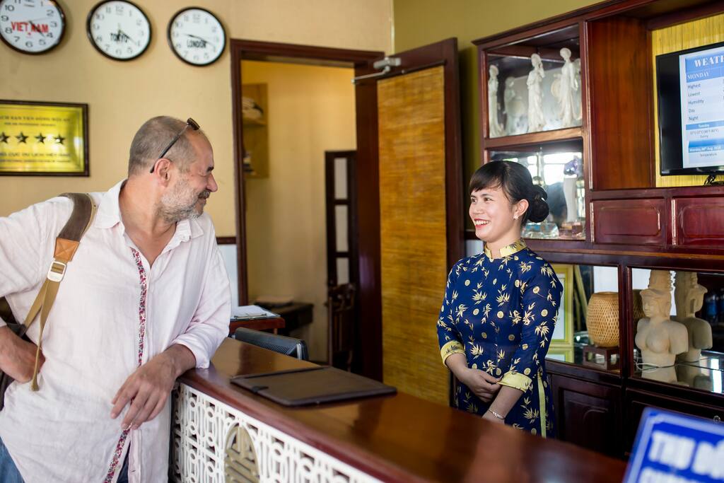 Receptionist