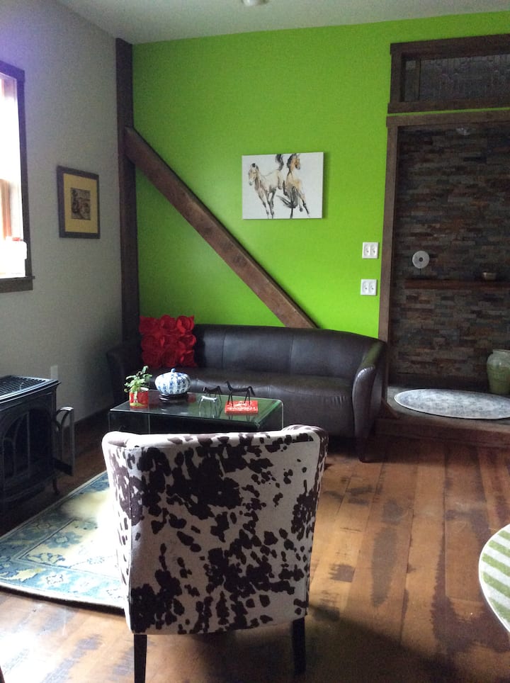 Makana O Kalani Farmstead Barn Studio Barns for Rent in Churchville, Virginia, United States