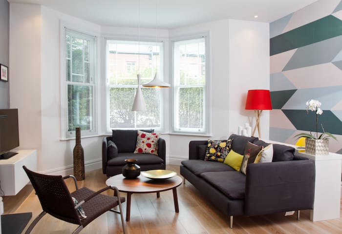 STUNNING BRAND NEW APARTMENT