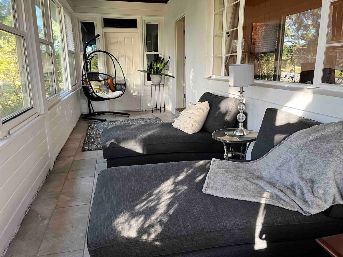 Popular Airbnb listing: Spacious Bungalow with Pool and Courtyard in Clermont