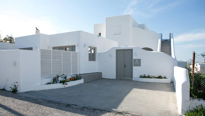 Drops Entire Private Villa * Pool * Jacuzzi * 5BDR gallery image 2