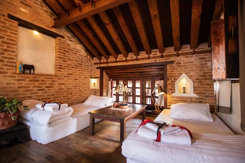 Roof terrace studio - beautiful Newari House Patan