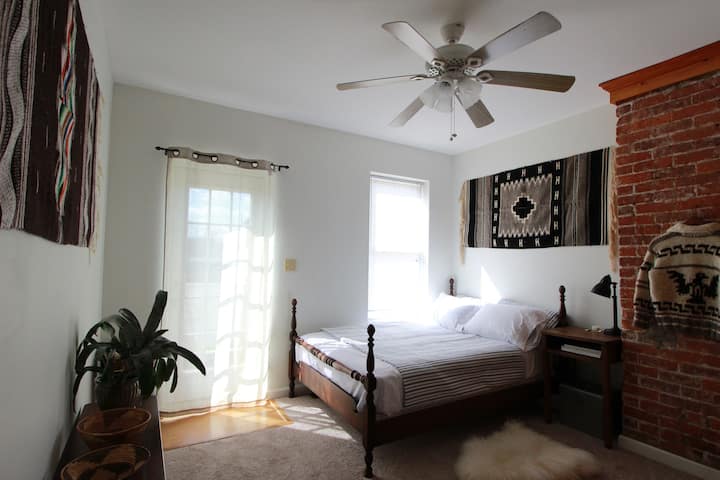 Private artistic home-Old Towne East