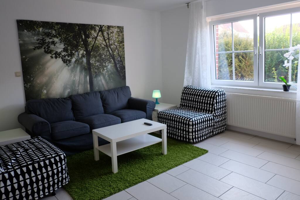 Wohnzimmer mit Blick auf Garten