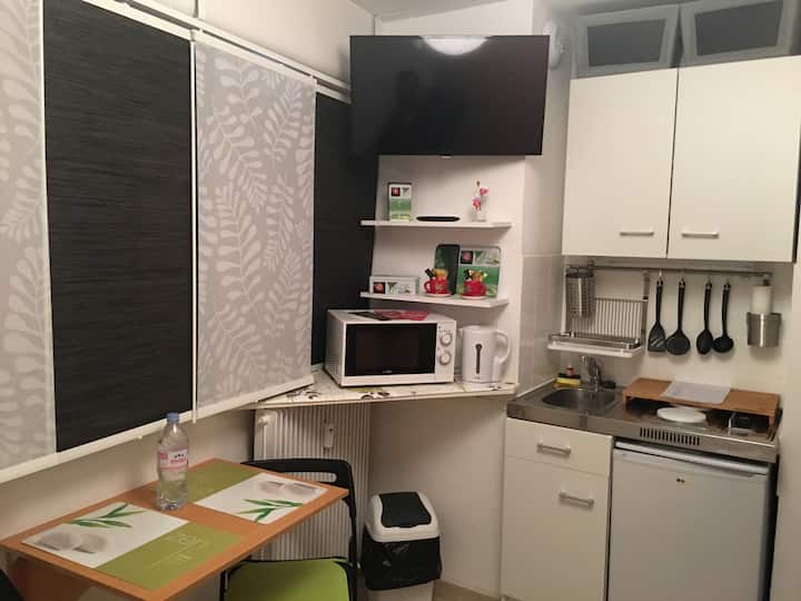 Petite Studette Centre Ville Toute éQuipée (15m2) - Hyères