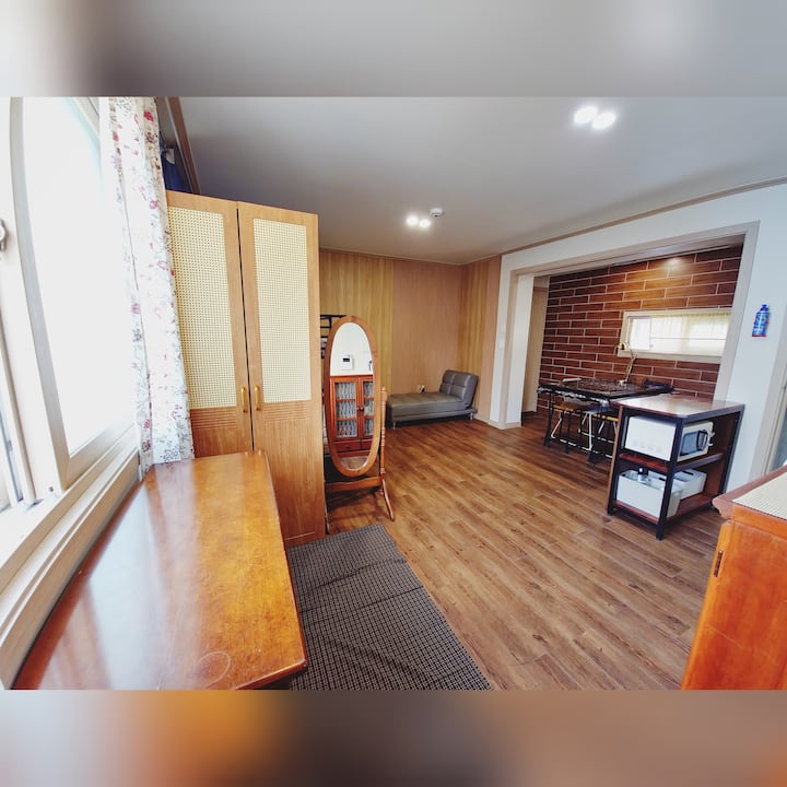 C.just 1 Subway To Myeongdong&dongdaemoon 1min Mtr - South Korea