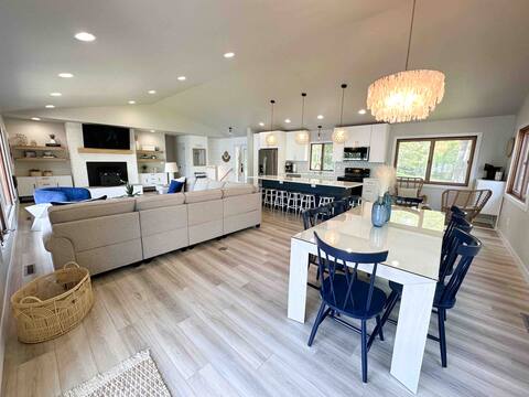 5-bedroom stunning house on Long Lake!