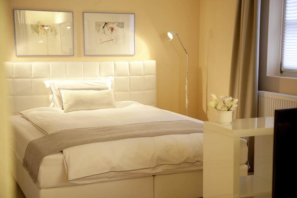King Size Bett Apartment Pader