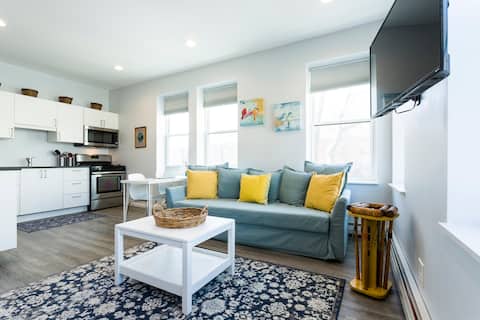 Village Cottage - Forest Park Studio Pets 72142F