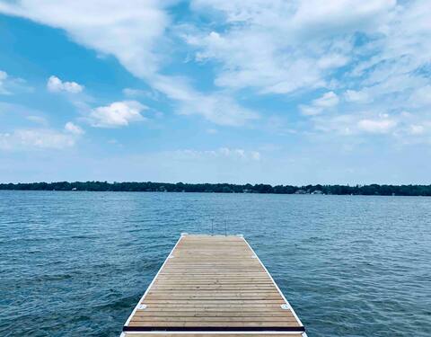 Waterfront cottage on beautiful bass lake
