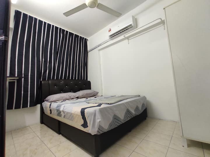 Segundo dormitorio con aire acondicionado.