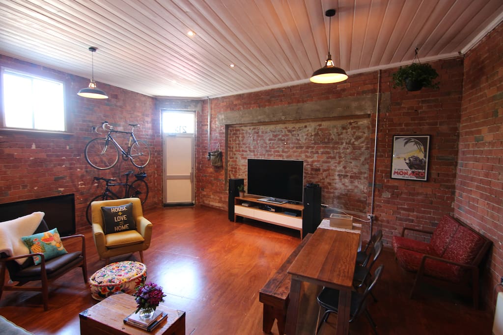 Large living room to share with hosts, Netflix, Home Theatre, Gaming Consoles, Chromecast