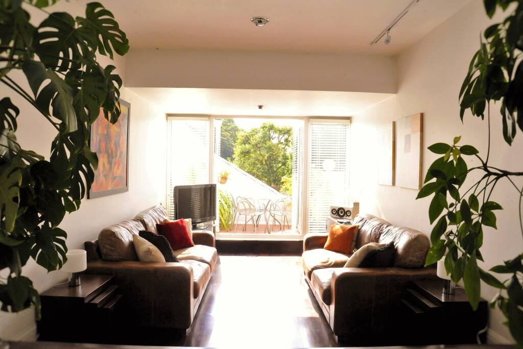 Spacious & bright living room