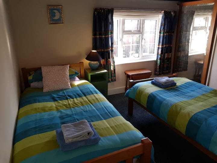 Twin bedroom