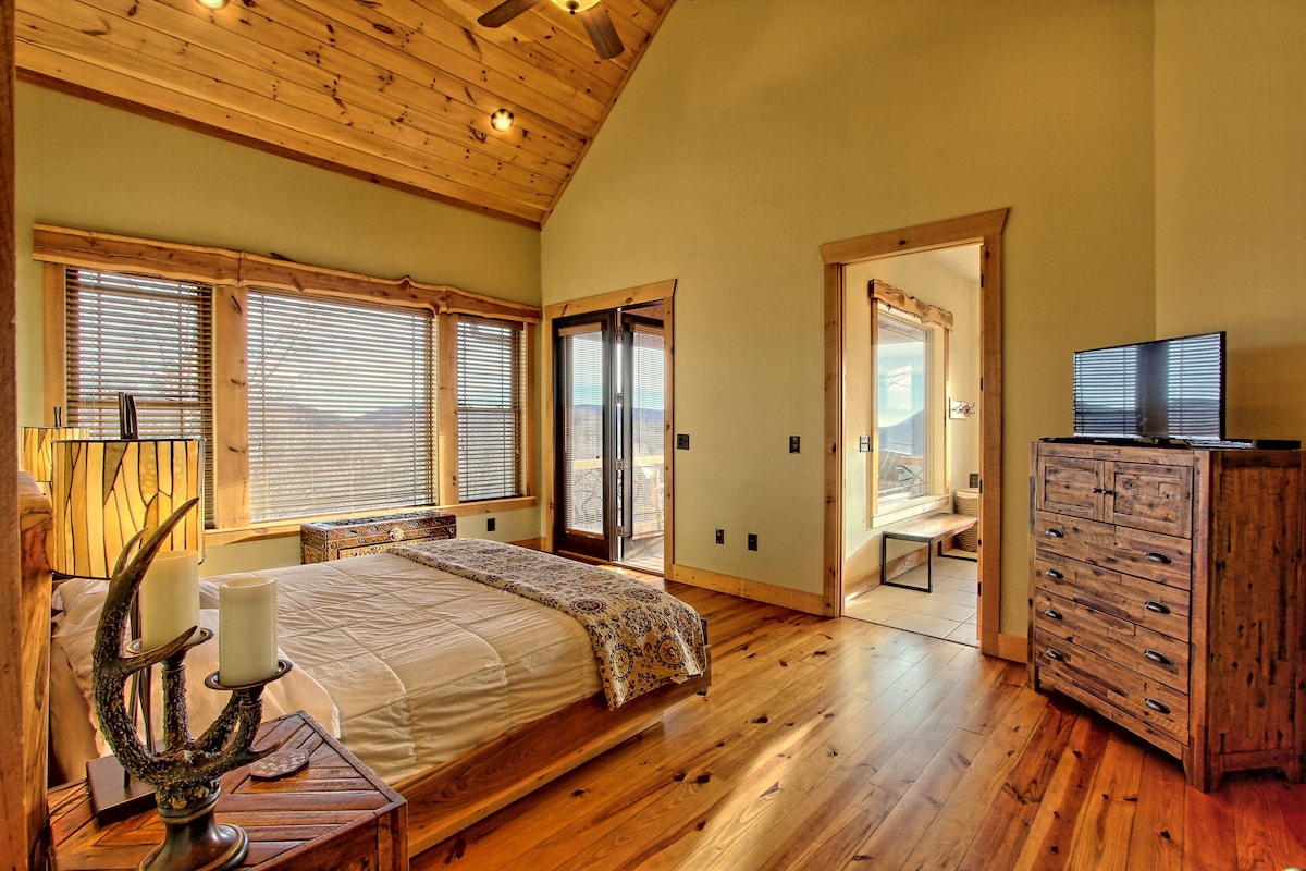 Прекрасен главен апартман со приватен трем.