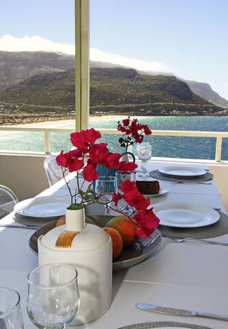Dream Family Villa CapeTown-StunningSeaView gallery image 5