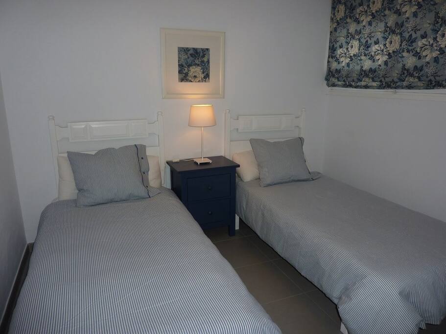 Schlafzimmer mit 2 Einzelbetten