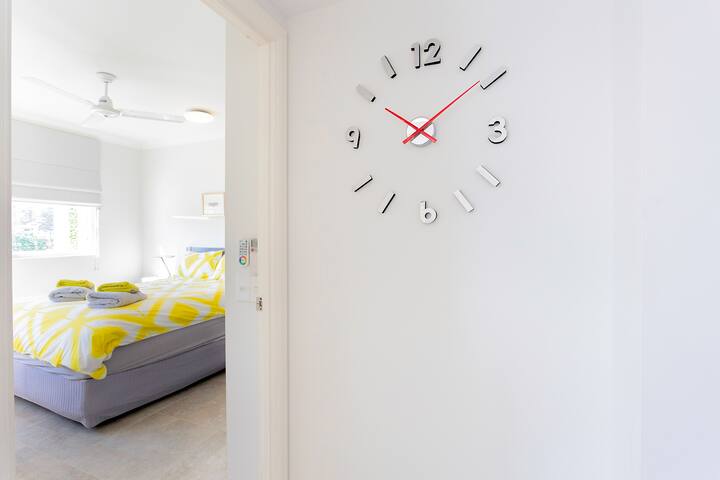 Luxury Waterfront 3BR Apartment gallery image 4