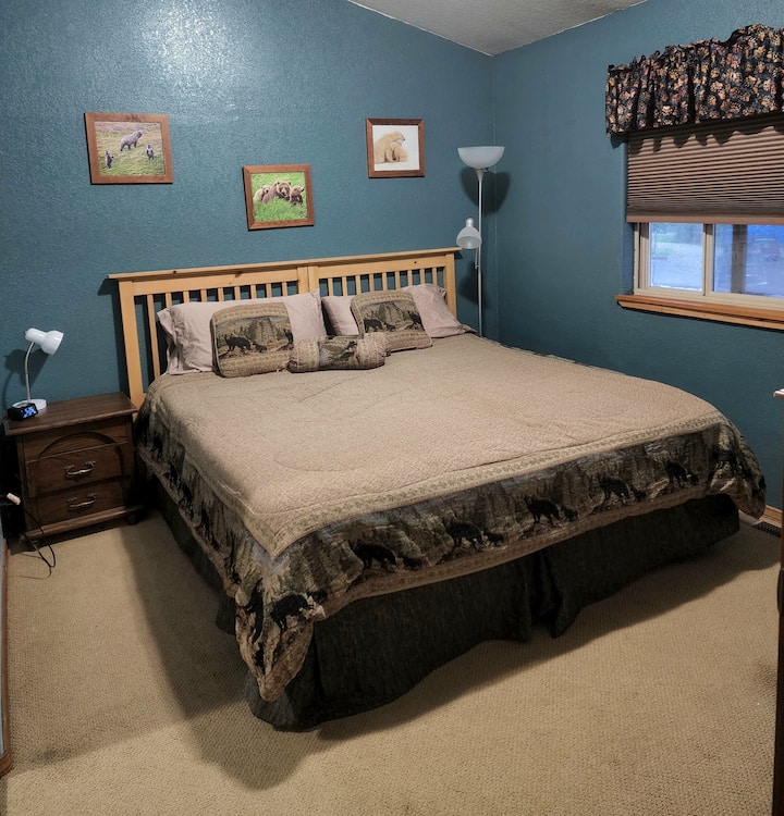 Chumba cha kulala kilicho na kitanda aina ya king